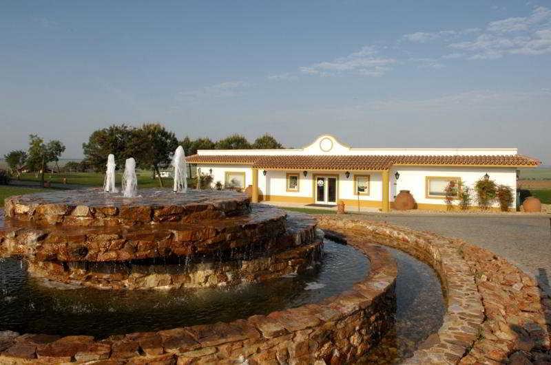 Vila Gale Alentejo Vineyard - Clube De Campo Albernoa Exteriör bild