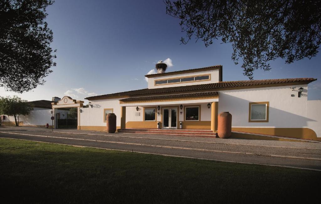 Vila Gale Alentejo Vineyard - Clube De Campo Albernoa Exteriör bild